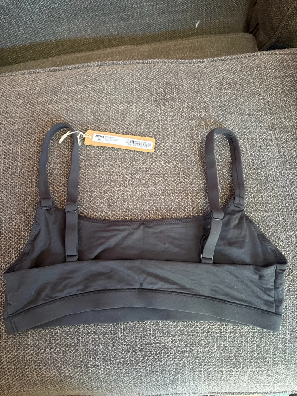 SKIMS Fits Everybody SCOOP BRALETTE in Onyx Medium - Picture 3 of 4